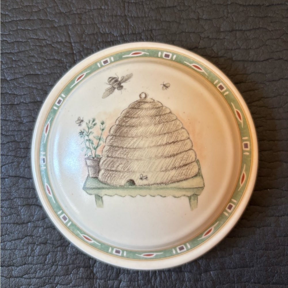 Pfaltzgraff Naturewood Bowl Lid Beehive Bee Green 592